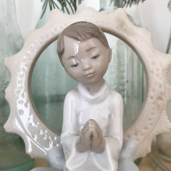 NAO LLADRÓ Other - VINTAGE NAO LLADRÓ “Jesus Loves You” Porcelain-Figurine 
Handmade in Spain